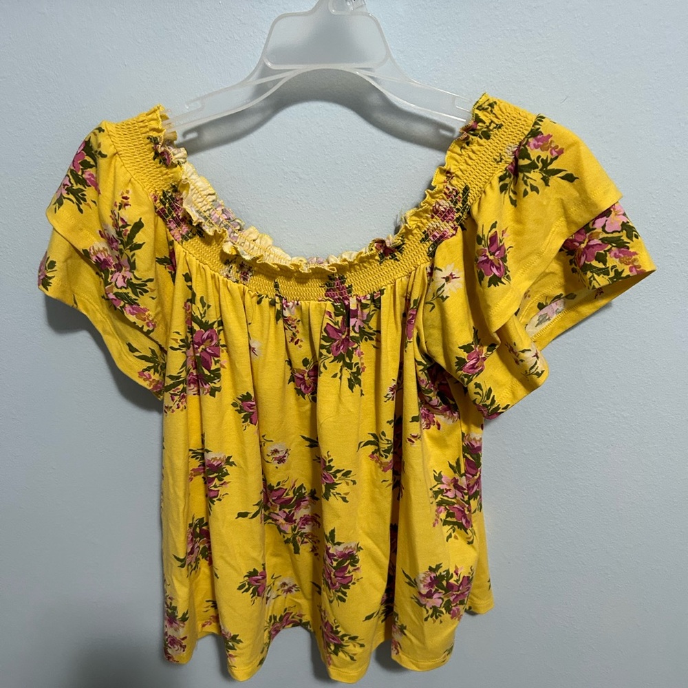 Rue 21 size Med women’s yellow floral top with smocked neckline.